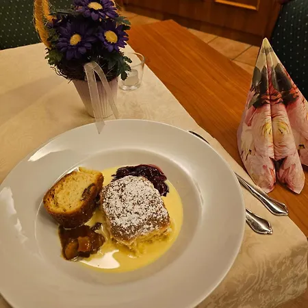 Zur Krone Hotel